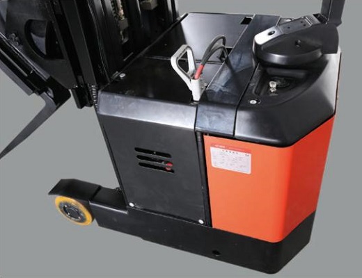 Apilador Contrapesado Eléctrico con Inclinación de Horquillas