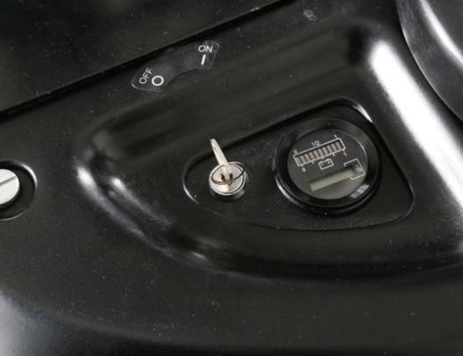 Apilador Contrapesado Eléctrico con Inclinación de Horquillas