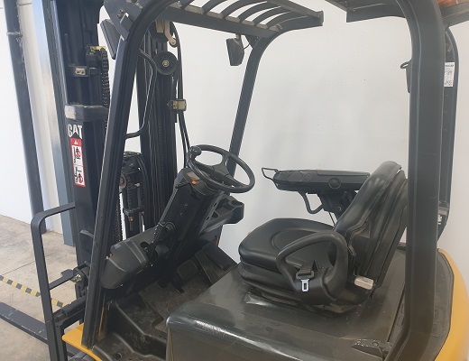 carretilla-electrica-caterpillar-1600kg-a-4700-mm-NC00425-3