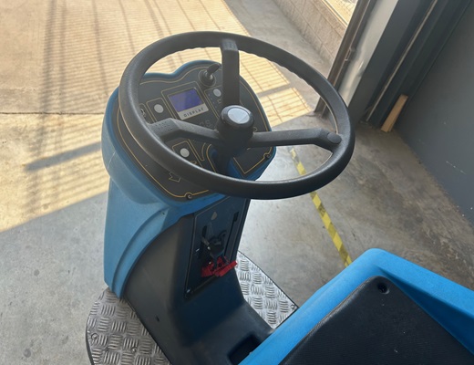 Fregadora-conductor-sentado-A13-85R-usada-nc00498-2