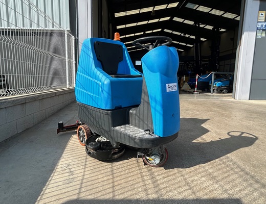 Fregadora conductor sentado A13 85R UP NC00497