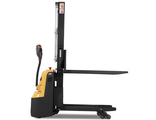 Apilador-electrico-caterpillar-serie-QL-1200-kg-con-elevacion-inicial-monomastil-3