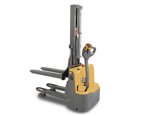 Apilador-electrico-caterpillar-serie-QL-1200-kg-con-elevacion-inicial-monomastil-2