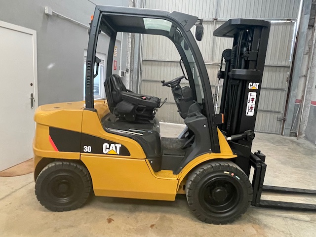 Carretilla usada Caterpillar DP30NTD