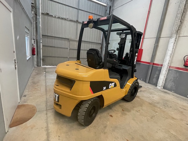 Carretilla usada Caterpillar DP30NTD