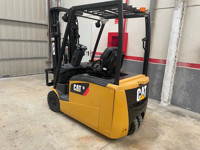 Carretilla-electrica-Caterpillar-EP18ANT-1800-kg-usada-2