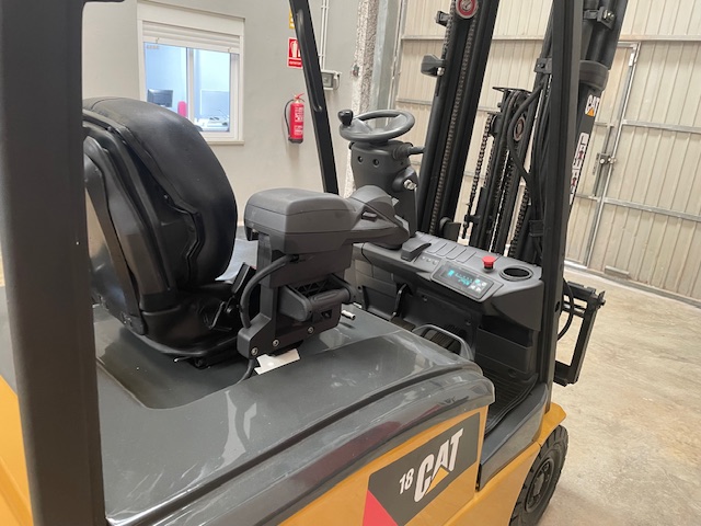 Carretilla-electrica-Caterpillar-EP18ANT-1800-kg-usada-3