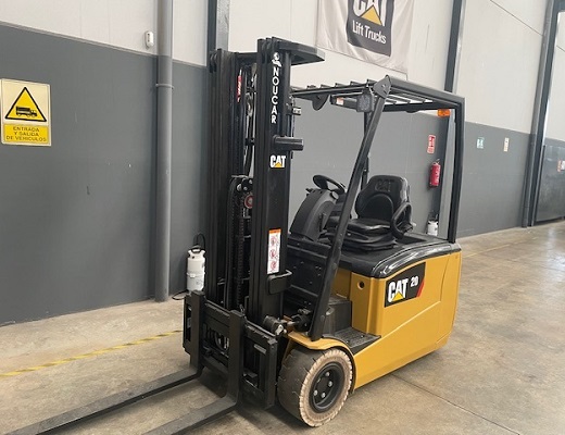 carretilla-electrica- usada-caterpillar-2000 kg-3-ruedas-nc00483-1