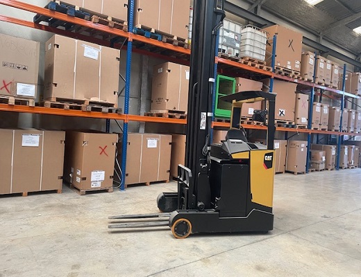 carretilla-retractil-usada-caterpillar-1600kg-a-10-mts-nc00412-1